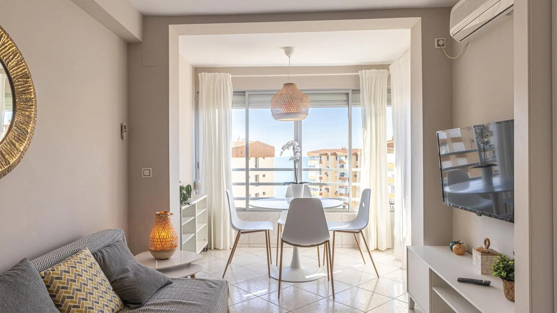 Ocean Breeze Apartment Algarrobo Costa contacts